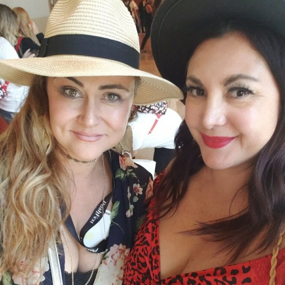 Welcome to my closet! 🤗 💋🥰Please read below👇🏻 - Picture 7 of 16